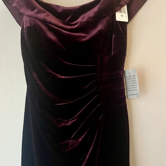 NWT Xscape Off shoulder Velvet Midi Dress Plum Purple Size 12 - Picture 4 of 8